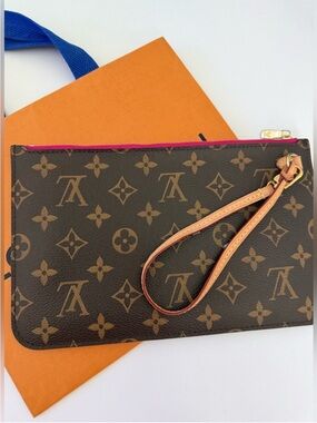 🌹Auth. Louis Vuitton GM/Mm Neverfull Pochette in Pivoine - Like New Condition